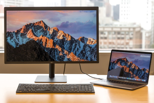 Macbook connected to 4k screen
